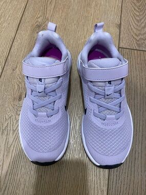 Nike Kids Light Lavender Mesh Sneakers with Velcro Strap
